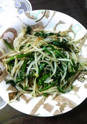 ズボラな日に★もやしとニラの塩胡椒炒め-レシピのメイン写真