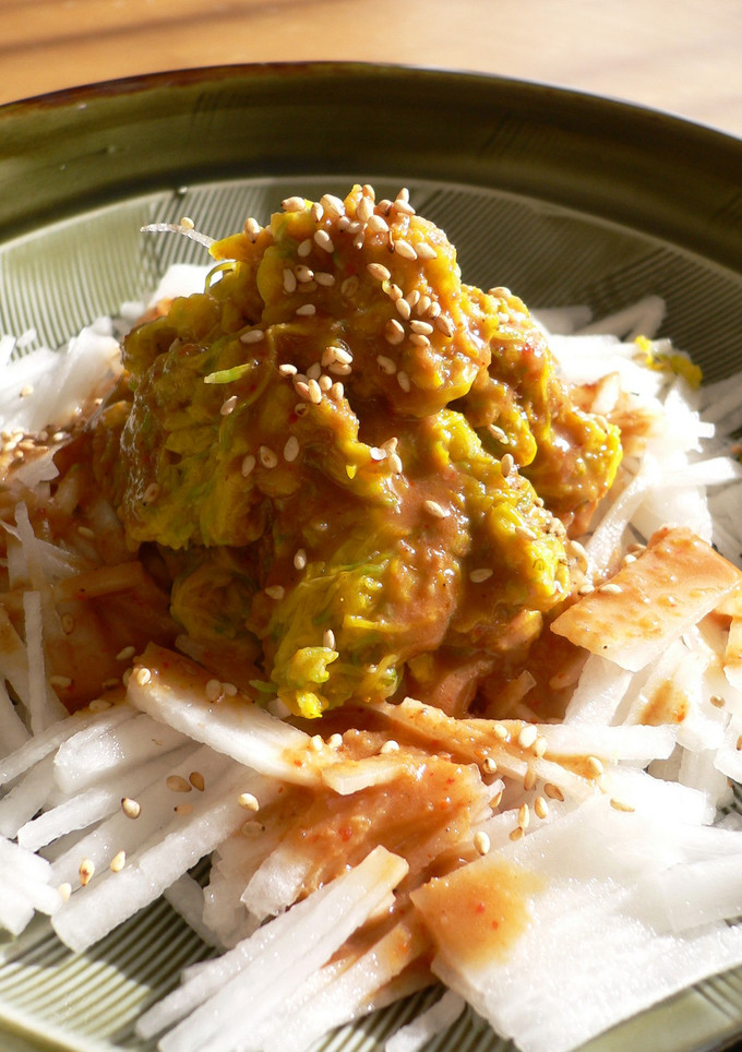 大根と食用菊のごまあえサラダ-レシピのメイン写真