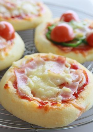 ピザ風パン-レシピのメイン写真