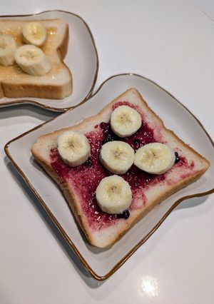 お好きなジャムとバナナでオープンサンド✨-レシピのメイン写真