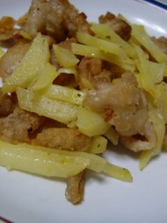 カリカリ鶏皮とじゃが炒め-レシピのメイン写真