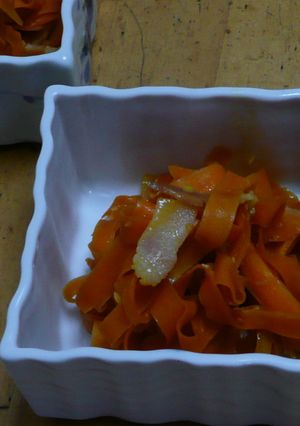 野菜嫌い解消！ひらひら人参のガリバタ炒め-レシピのメイン写真