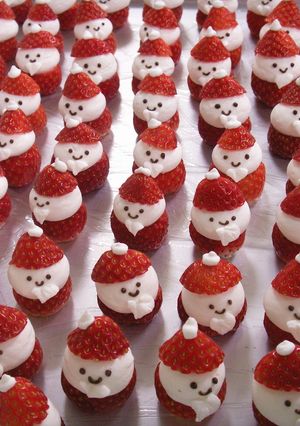 クリスマスケーキに☆いちごサンタ-レシピのメイン写真