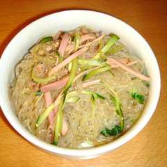 รูปของ 【南新宿食堂】給食の春雨サラダ