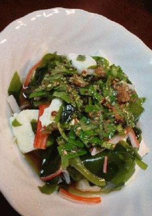 紫蘇ドレッシングで「豆腐とワカメのサラダ」-レシピのメイン写真