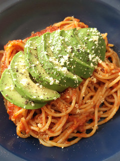 アボカドトッピング♪トマトソースパスタ-レシピのメイン写真