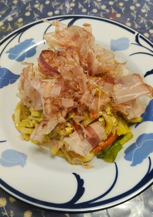 春キャベツと鶏ミンチのカレー焼きうどん-レシピのメイン写真