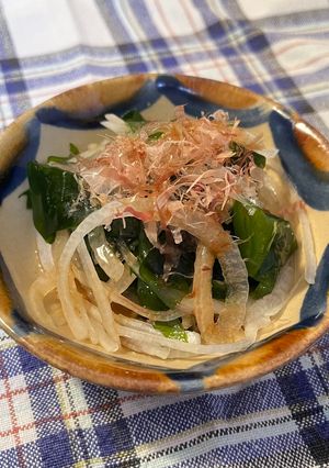 新玉ねぎと生わかめのおかかサラダ-レシピのメイン写真