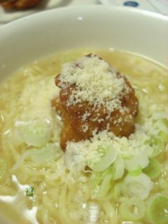 鶏の唐揚げにチーズたっぷり塩ラーメン-レシピのメイン写真