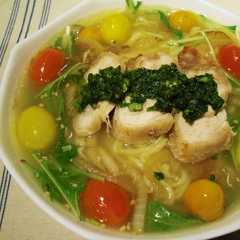 รูปของ 中華三昧、鶏肉の春菊ソース！