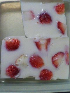 ゴロゴロいちごのmilk寒天☆-レシピのメイン写真