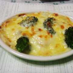 รูปของ 鮭とジャガイモとブロッコリーのグラタン