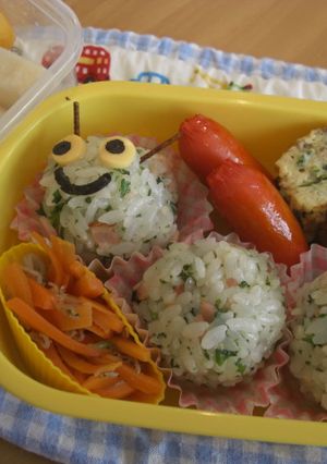 パセリチャーハンdeはらぺこ青虫弁当-レシピのメイン写真