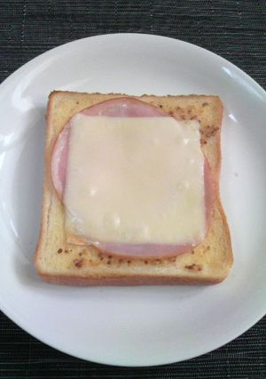 粒ﾏｽﾀｰﾄﾞ入ﾊﾑﾁｰｽﾞﾄｰｽﾄ-レシピのメイン写真