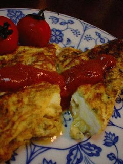 ニンニクバター風味の「カマンベール入りオムレツ」-レシピのメイン写真