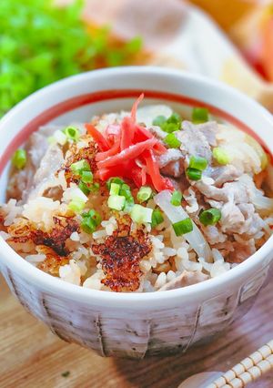 まるで豚丼?!【豚と玉ねぎの炊き込みご飯】-レシピのメイン写真