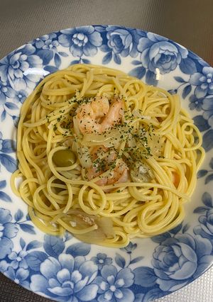 玉ねぎとオリーブを入れたエビパスタ-レシピのメイン写真