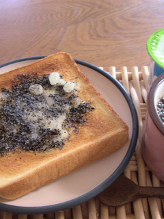 簡単美味しい黒ごまトースト(。・ω・。)-レシピのメイン写真