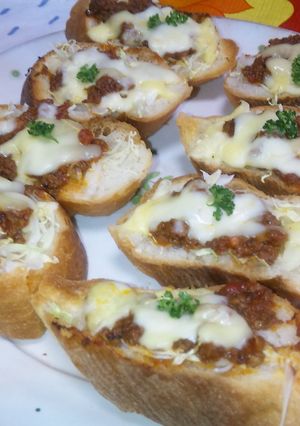 お手軽チーズミートパン♪-レシピのメイン写真