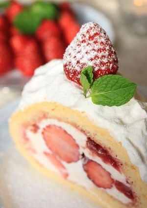 苺とレアチーズクリームのロールケーキ。-レシピのメイン写真