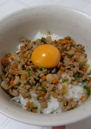 たまごでまろやか♪簡単そぼろ丼-レシピのメイン写真