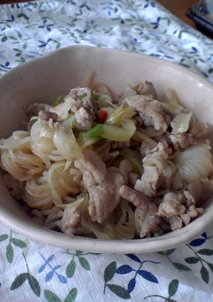 小結び白滝と豚肉の炒め煮-レシピのメイン写真