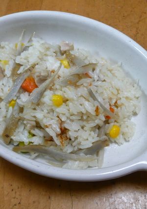 炊飯器で！鶏とごぼうの洋風炊き込みご飯-レシピのメイン写真
