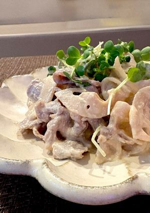 しゃぶしゃぶ肉と蓮根の豆腐味噌ソース和え-レシピのメイン写真