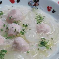 รูปของ ふわふわ☆魚肉ソーセージ団子の中華スープ