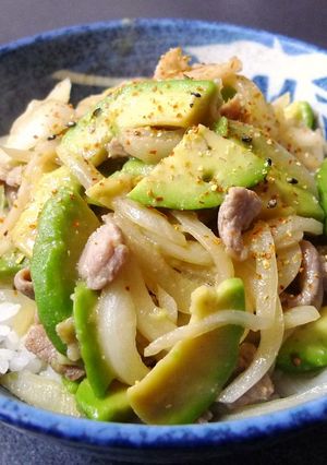 アボガドと豚肉のにんにくバター味噌丼-レシピのメイン写真