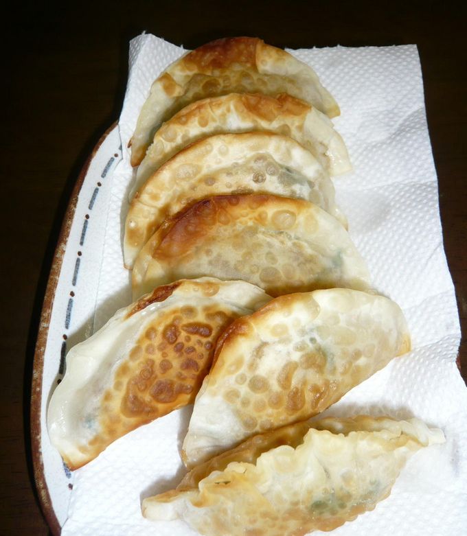 hide 焼き餃子、春巻き2点 餃子にしか見えない焼春巻 by kuusan84kg 【クックパッド】 簡単