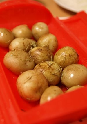 ルクエで新じゃがのローズマリー蒸し-レシピのメイン写真