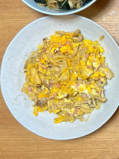 しめじとえのき、ベーコンと卵の炒めもの-レシピのメイン写真