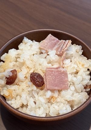 生ハムとラムレーズンの炊き込みごはん-レシピのメイン写真