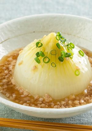 レンジで簡単！新玉ねぎのそぼろあんかけ-レシピのメイン写真