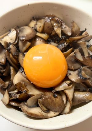 炒めマッシュルームの卵かけごはん-レシピのメイン写真