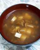 わが家の定番☆なめこと豆腐の味噌汁