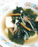 舞茸の重ね煮入り☆わかめと豆腐のスープ