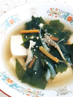 舞茸の重ね煮入り☆わかめと豆腐のスープ-レシピのメイン写真