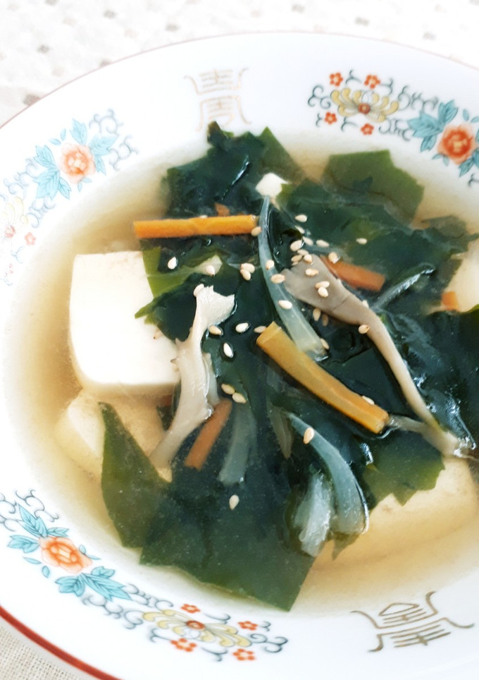 舞茸の重ね煮入り☆わかめと豆腐のスープ-レシピのメイン写真