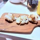 รูปของ 簡単!舞茸の醤油炒めおにぎり♪