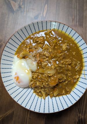 鶏挽き肉と新玉ねぎとバナナ煮込みカレー-レシピのメイン写真