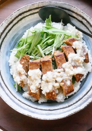 大豆ミートのハンバーグでネギ塩バーグ丼♪-レシピのメイン写真