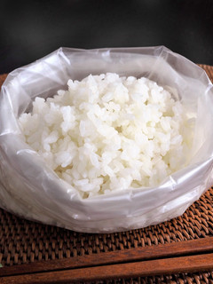 レンジで炊くご飯【半合炊きも♪袋で炊飯】-レシピのメイン写真