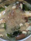 豆腐とわかめと椎茸のお味噌汁