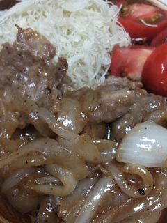 豚肉と玉ねぎの生姜焼き!味つけ黄金比は♪-レシピのメイン写真