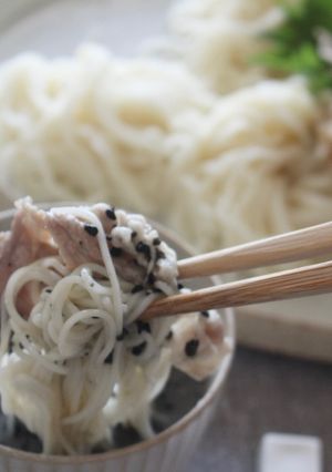 玄米甘酒で豚しゃぶ黒胡麻そうめん-レシピのメイン写真