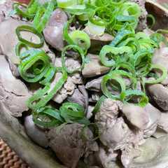 A picture of 鳥肝の塩ごま油あえ.