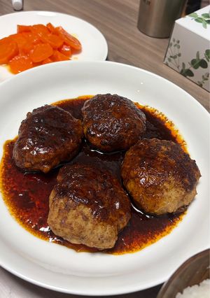 簡単！ジューシーで美味しいハンバーグ♡-レシピのメイン写真