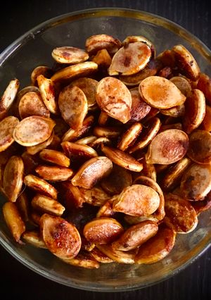 レンジde揚げ焼き風カボチャの種オツマミ-レシピのメイン写真